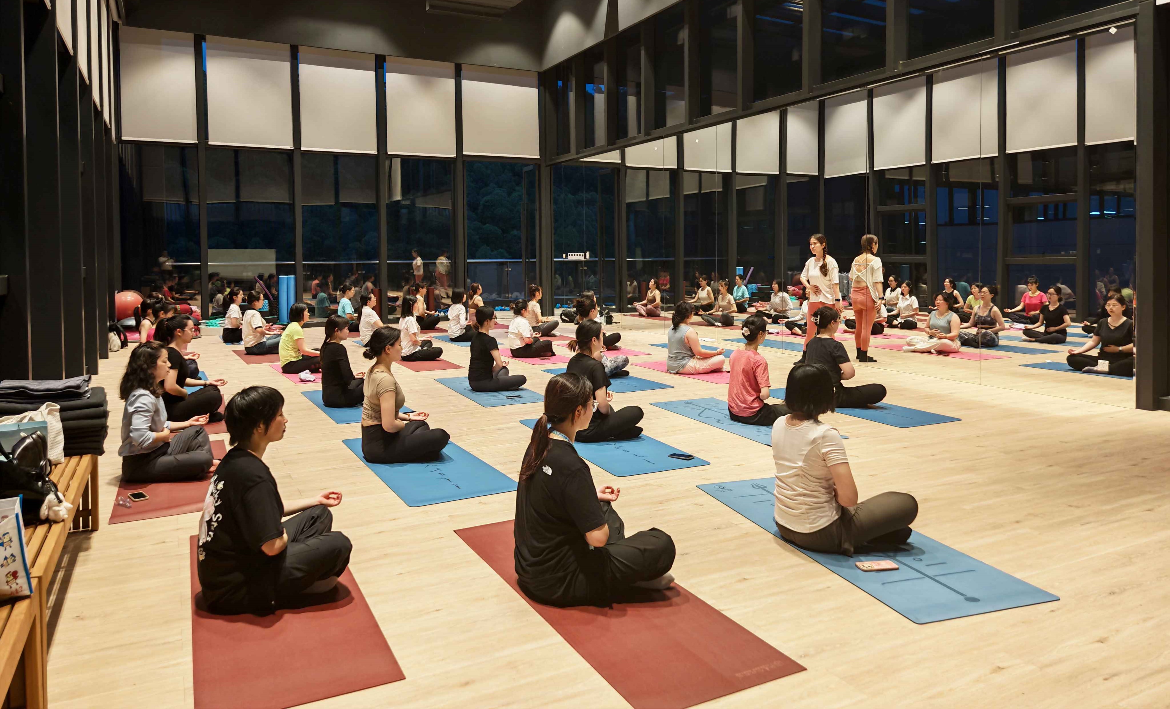 太阳集团城科技首期瑜伽班活力开课 解锁职场健康新方式